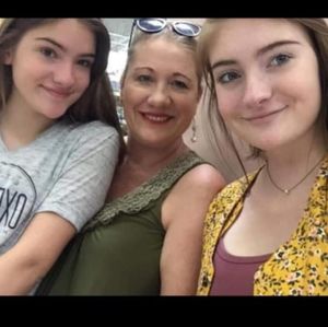 Meet your Posher, Hillary